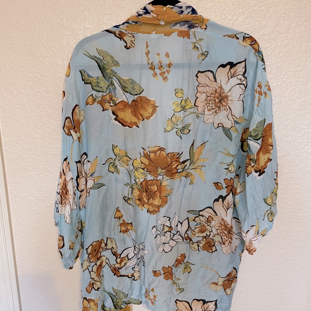 Kimono with silk yellow tie at waist by Aratta.